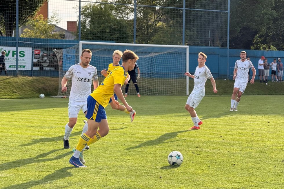 B-tým i bez trenéra Hubáčka a sedmi hráčů prohnala Vrchovinu