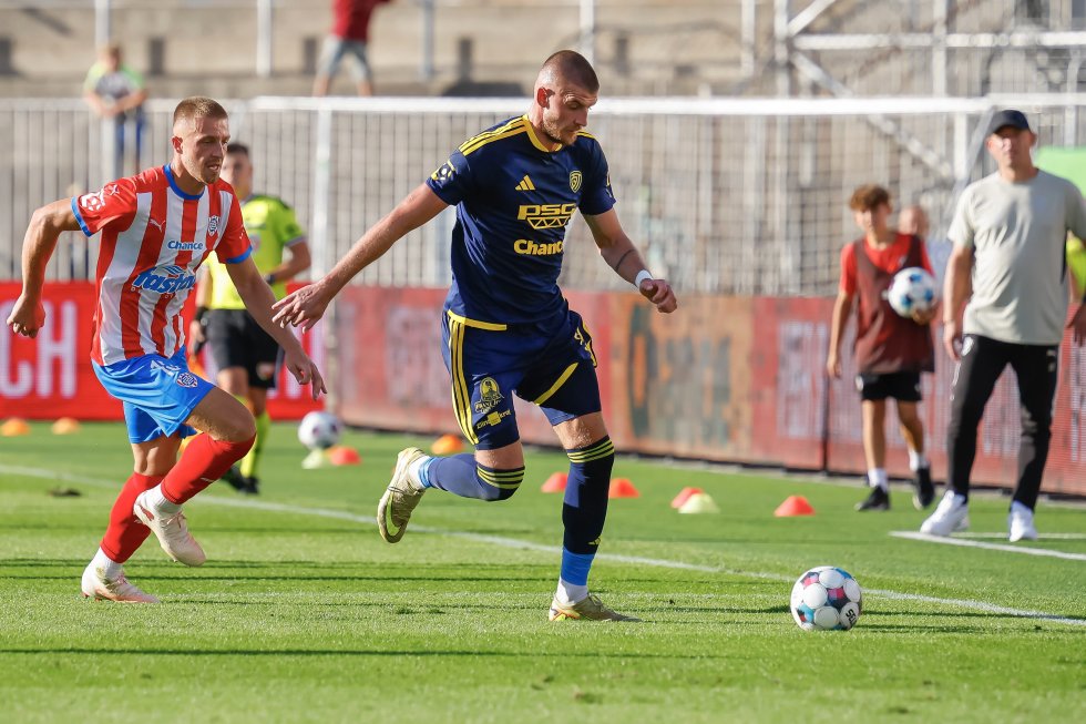Trenér Bronislav Červenka a Jakub Černín po utkání se Zbrojovkou Brno